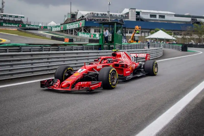 In Brasile, i piloti più veloci sono sempre gli stessi, ma a tenere banco sono le presunte irregolarità compiute da Hamilton e Vettel non sanzionati però dai commissari.