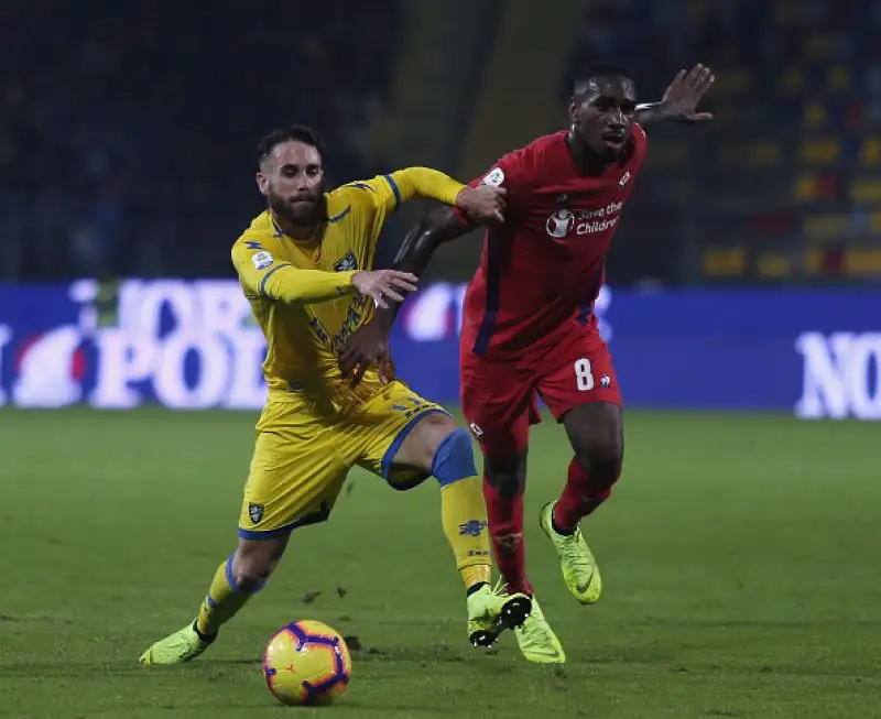 Succede tutto nella ripresa con il vantaggio ospite di Benassi e il pareggio di Pinamonti per la squadra di Longo.