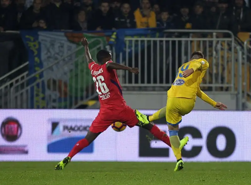 Succede tutto nella ripresa con il vantaggio ospite di Benassi e il pareggio di Pinamonti per la squadra di Longo.
