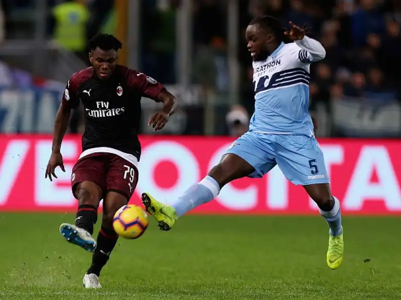 Succede tutto nel finale: Correa risponde a Kessie, i rossoneri sfiorano il colpaccio in piena emergenza.