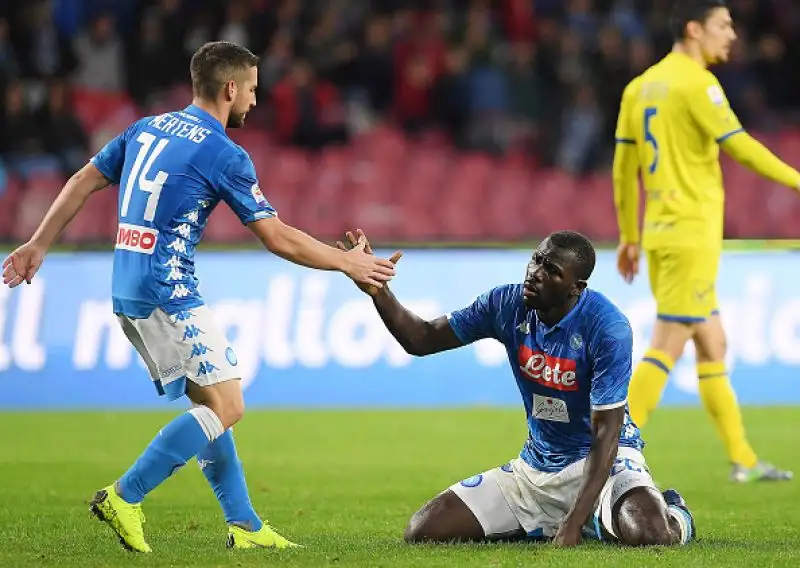 Inattesa battuta d'arresto per il Napoli, che al San Paolo non va oltre lo 0-0 contro il Chievo guidato per la prima volta da Di Carlo dopo il flop Ventura.