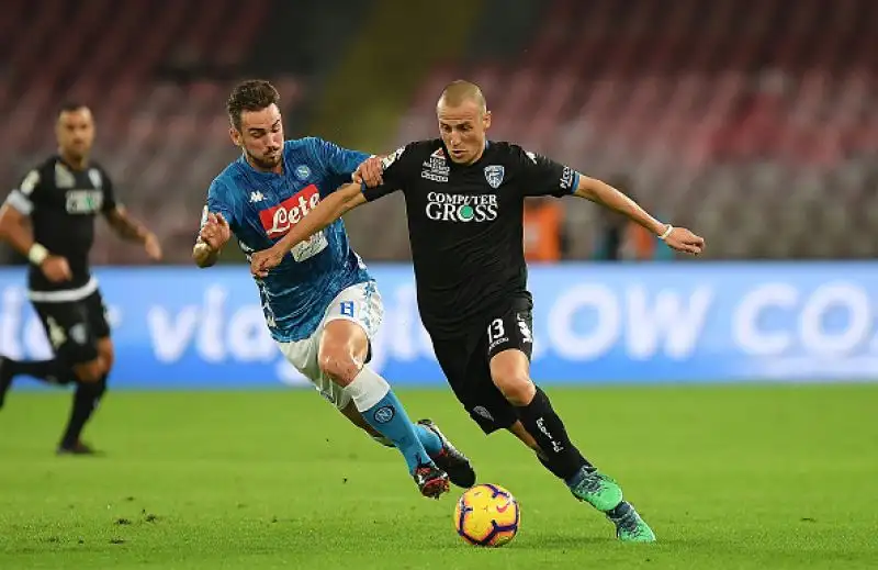 Mertens scatenato: tripletta per il centravanti belga. Insigne e Milik a segno, di Caputo il gol della bandiera per l'Empoli.