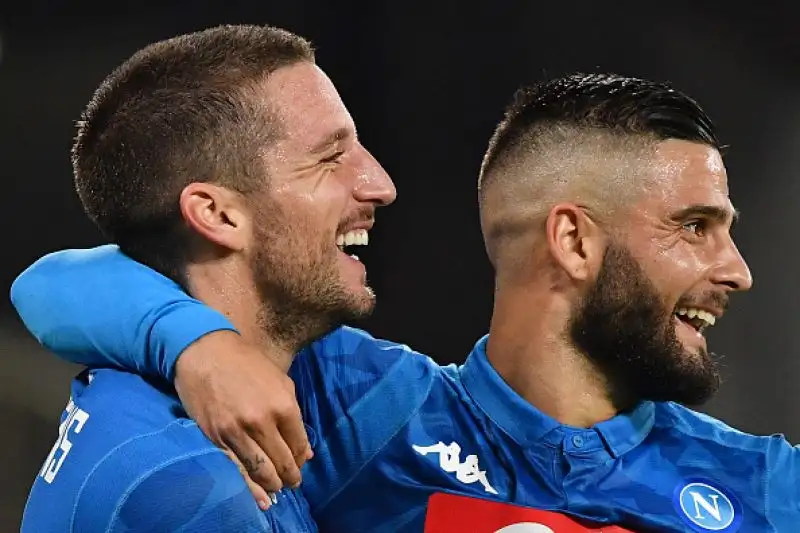 Mertens scatenato: tripletta per il centravanti belga. Insigne e Milik a segno, di Caputo il gol della bandiera per l'Empoli.