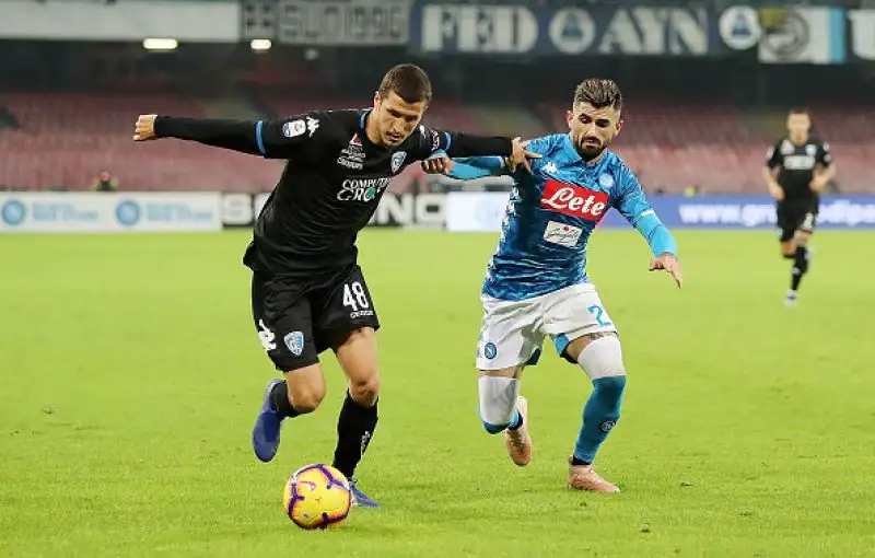 Mertens scatenato: tripletta per il centravanti belga. Insigne e Milik a segno, di Caputo il gol della bandiera per l'Empoli.
