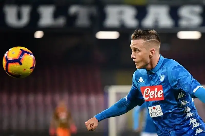 Mertens scatenato: tripletta per il centravanti belga. Insigne e Milik a segno, di Caputo il gol della bandiera per l'Empoli.