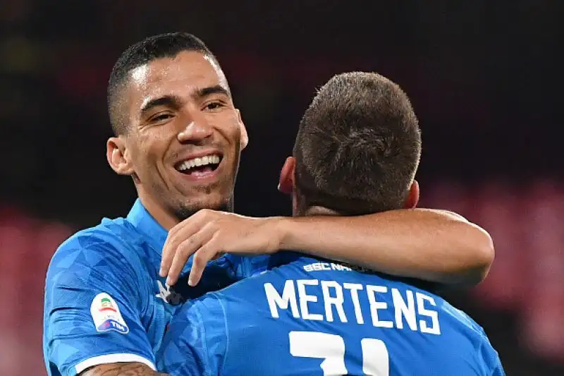 Mertens scatenato: tripletta per il centravanti belga. Insigne e Milik a segno, di Caputo il gol della bandiera per l'Empoli.