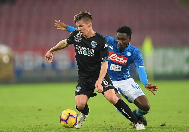 Mertens scatenato: tripletta per il centravanti belga. Insigne e Milik a segno, di Caputo il gol della bandiera per l'Empoli.