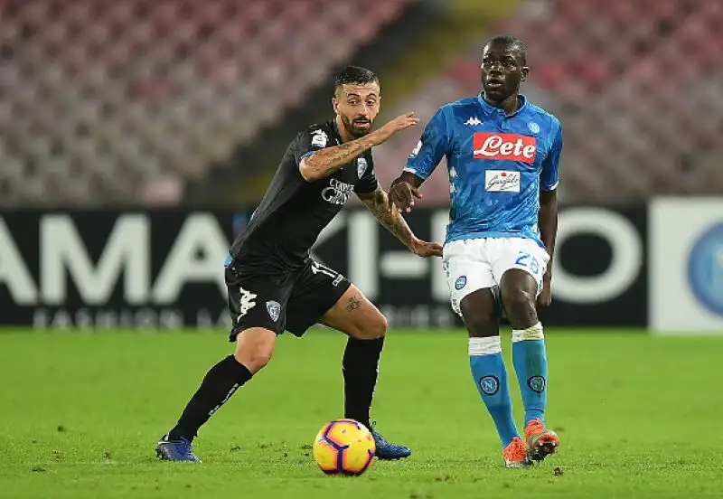 Mertens scatenato: tripletta per il centravanti belga. Insigne e Milik a segno, di Caputo il gol della bandiera per l'Empoli.