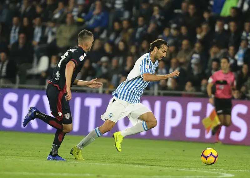 I ferraresi scappano sul 2-0 con le reti di Petagna e Antenucci, i sardi pareggiano in tre minuti con Petagna e Ionita.
