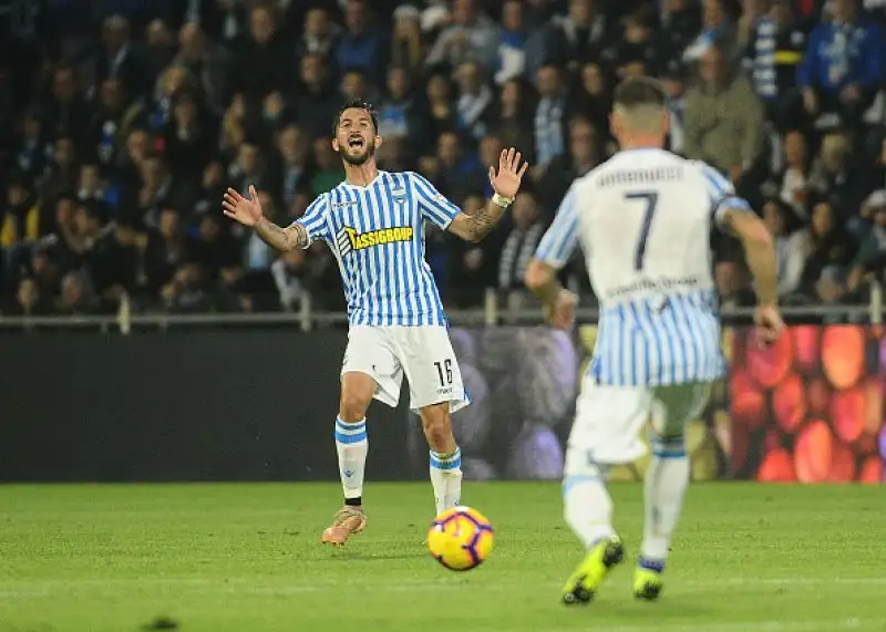 I ferraresi scappano sul 2-0 con le reti di Petagna e Antenucci, i sardi pareggiano in tre minuti con Petagna e Ionita.