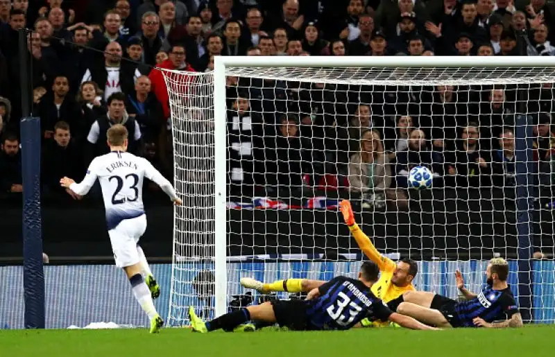 Decide Eriksen nel finale: l'Inter cade, ma al termine di una buona prova.