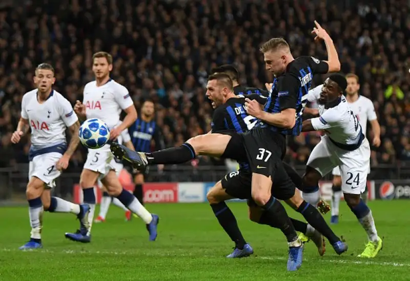 Decide Eriksen nel finale: l'Inter cade, ma al termine di una buona prova.