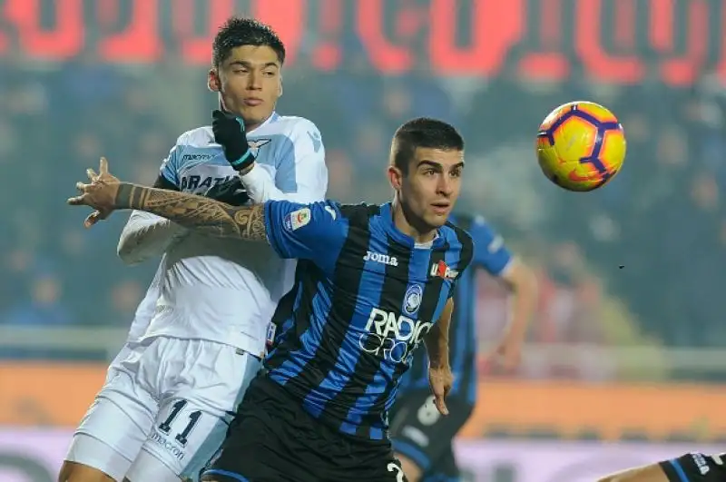 Decisivo ancora un gol di Zapata. Biancocelesti senza vittorie da oltre un mese.