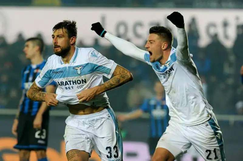 Decisivo ancora un gol di Zapata. Biancocelesti senza vittorie da oltre un mese.