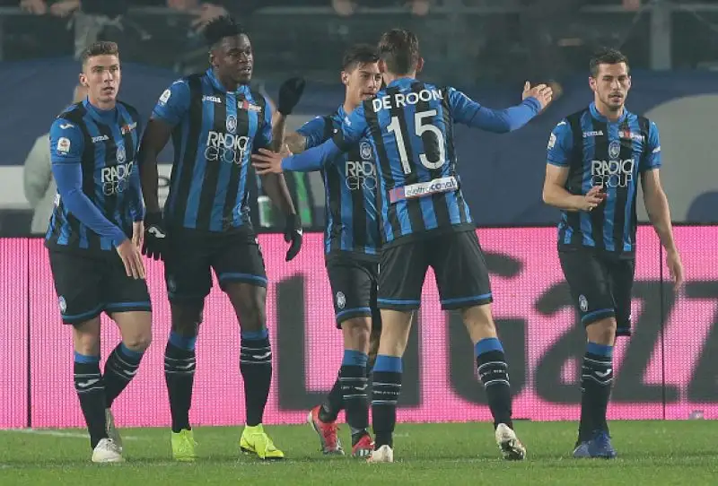 Gli azzurri, subito in vantaggio con Fabian Ruiz, sono raggiunti nella rirpesa dal gol di Zapata ma Ancelotti nel finale manda in campo Milik che realizza il gol vittoria.