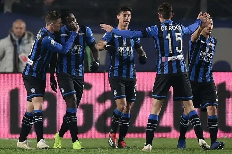 Gli azzurri, subito in vantaggio con Fabian Ruiz, sono raggiunti nella rirpesa dal gol di Zapata ma Ancelotti nel finale manda in campo Milik che realizza il gol vittoria.