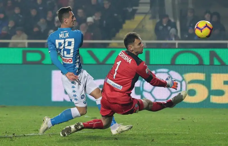 Gli azzurri, subito in vantaggio con Fabian Ruiz, sono raggiunti nella rirpesa dal gol di Zapata ma Ancelotti nel finale manda in campo Milik che realizza il gol vittoria.