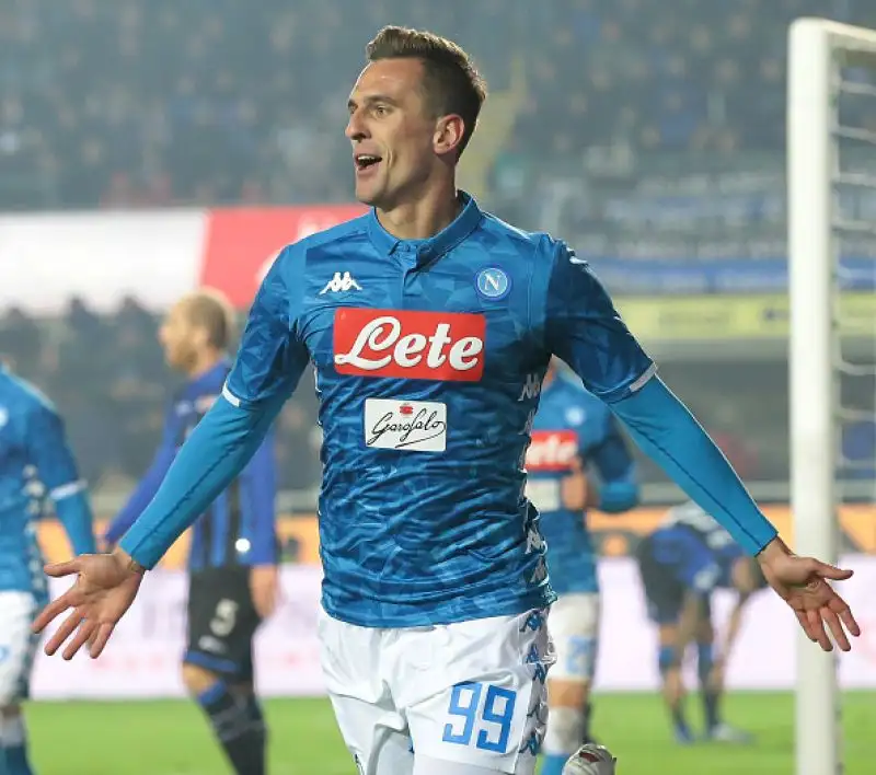 Gli azzurri, subito in vantaggio con Fabian Ruiz, sono raggiunti nella rirpesa dal gol di Zapata ma Ancelotti nel finale manda in campo Milik che realizza il gol vittoria.