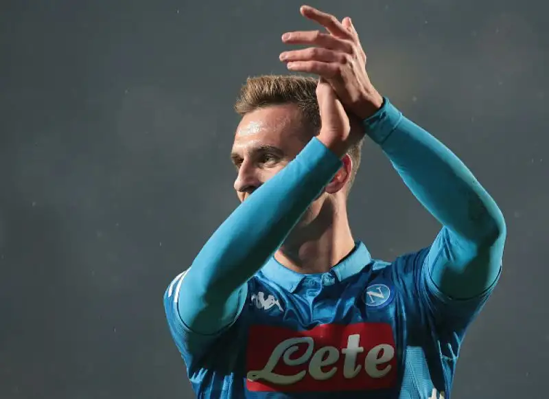 Gli azzurri, subito in vantaggio con Fabian Ruiz, sono raggiunti nella rirpesa dal gol di Zapata ma Ancelotti nel finale manda in campo Milik che realizza il gol vittoria.