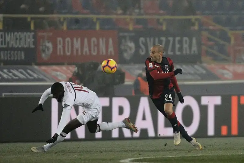 Rossoneri spuntati nel primo tempo e costretti a difendersi nel finale dopo l'espulsione di Bakayoko.