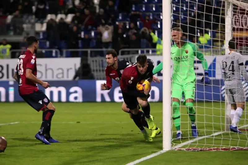 Ai gol di Cristante e Kolarov rispondono Ionita e Sau, espulsi Maran, Ceppitelli e Srna nel finale!