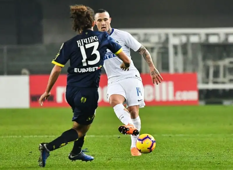 Perisic porta in vantaggio i nerazzurri nel primo tempo ma nel finale un gol di Pellissier regala il pareggio ai veronesi.