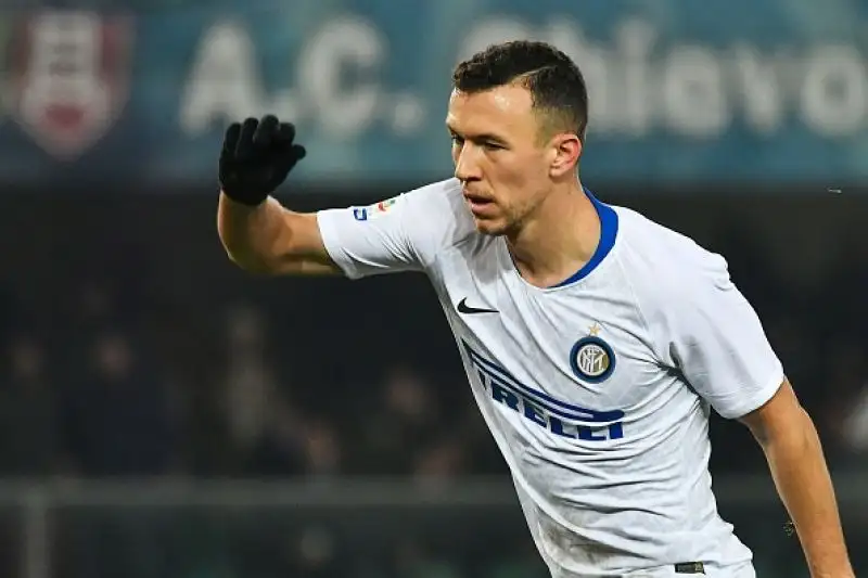 Perisic porta in vantaggio i nerazzurri nel primo tempo ma nel finale un gol di Pellissier regala il pareggio ai veronesi.