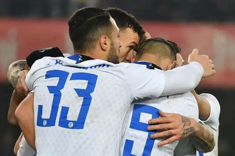 Perisic porta in vantaggio i nerazzurri nel primo tempo ma nel finale un gol di Pellissier regala il pareggio ai veronesi.