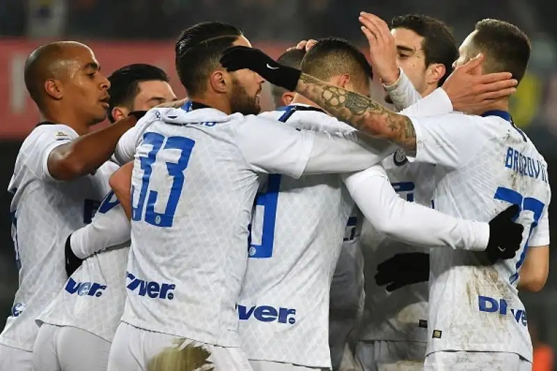 Perisic porta in vantaggio i nerazzurri nel primo tempo ma nel finale un gol di Pellissier regala il pareggio ai veronesi.
