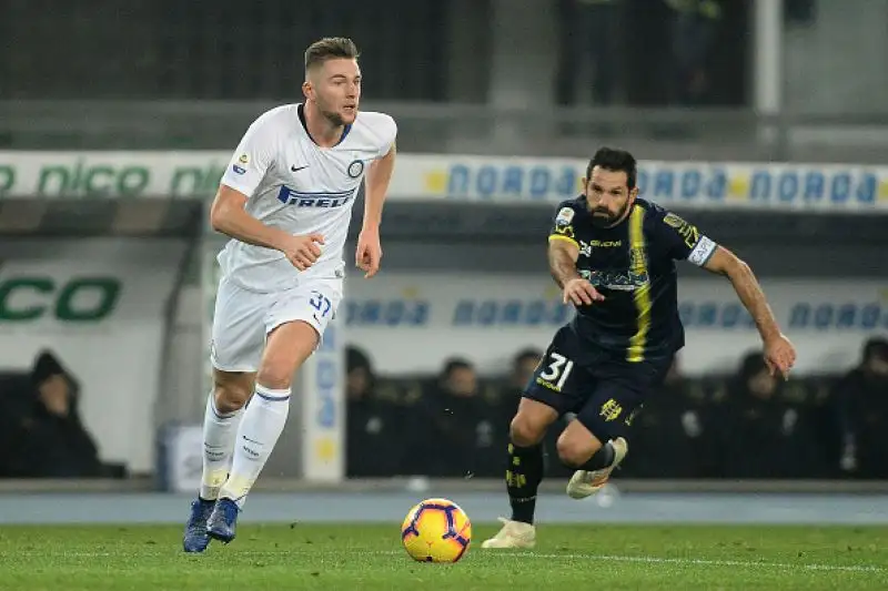 Perisic porta in vantaggio i nerazzurri nel primo tempo ma nel finale un gol di Pellissier regala il pareggio ai veronesi.