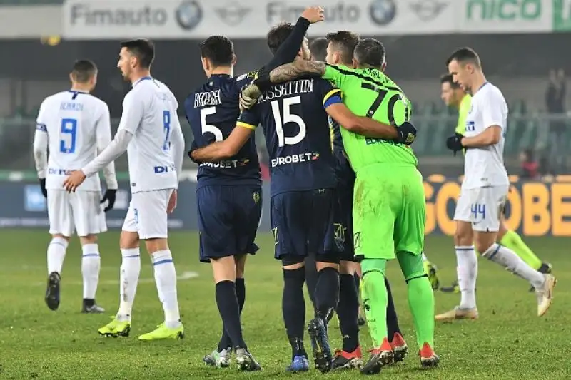 Perisic porta in vantaggio i nerazzurri nel primo tempo ma nel finale un gol di Pellissier regala il pareggio ai veronesi.