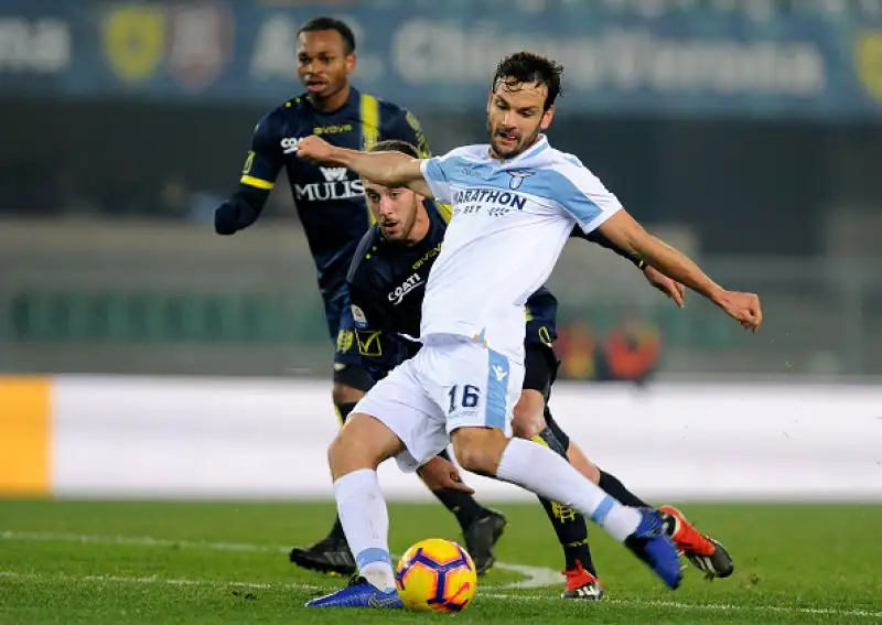 Pari e patta al Bentegodi tra Chievo e Lazio. Uno a uno il finale firmato dall’eterno Pellissier nel primo tempo, risposta di Immobile nel secondo.
