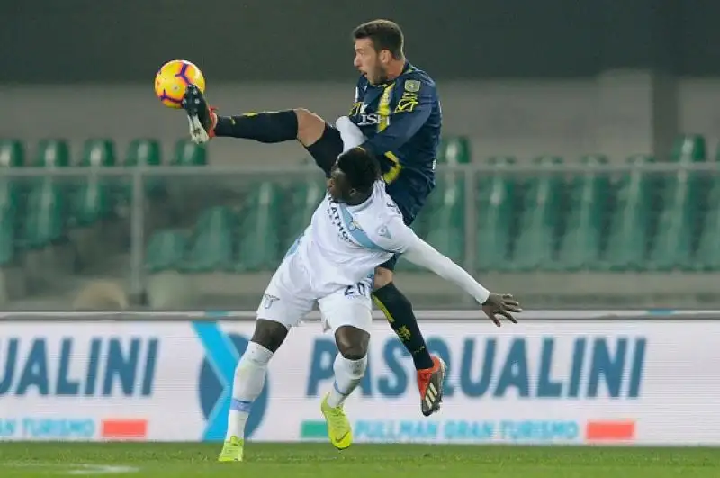 Pari e patta al Bentegodi tra Chievo e Lazio. Uno a uno il finale firmato dall’eterno Pellissier nel primo tempo, risposta di Immobile nel secondo.