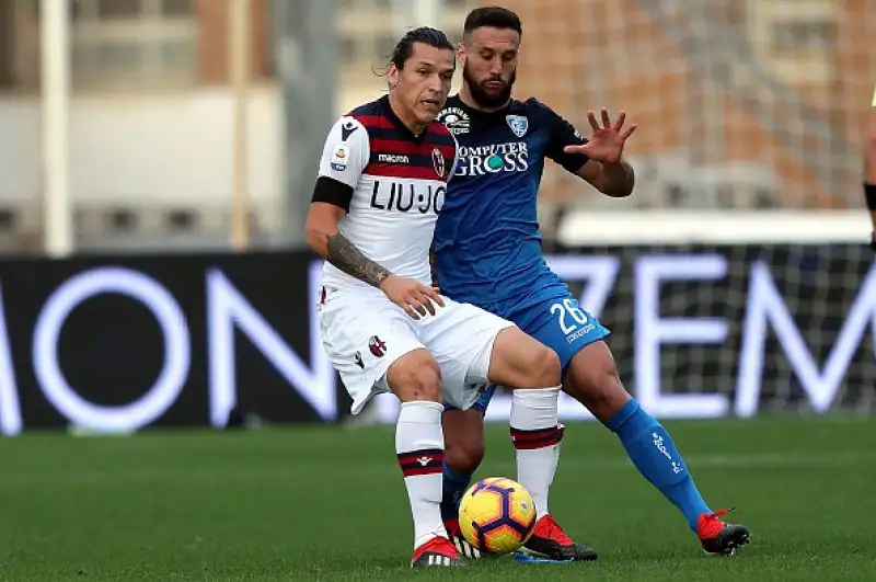 Al vantaggio iniziale di Caputo aveva risposto Poli per gli ospiti, a dieci dal termine il gol vittoria di La Gumina.