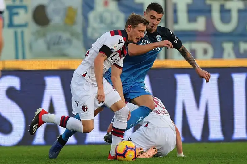 Al vantaggio iniziale di Caputo aveva risposto Poli per gli ospiti, a dieci dal termine il gol vittoria di La Gumina.
