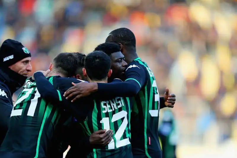 Il Sassuolo è sesto grazie al successo esterno sul campo di un Frosinone sempre più inguaiato.