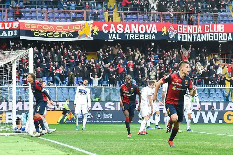 Per i grifoni in gol Lazovic e Piatek oltre all'autorete di Toloi, rigore di Zapata per i bergamaschi.