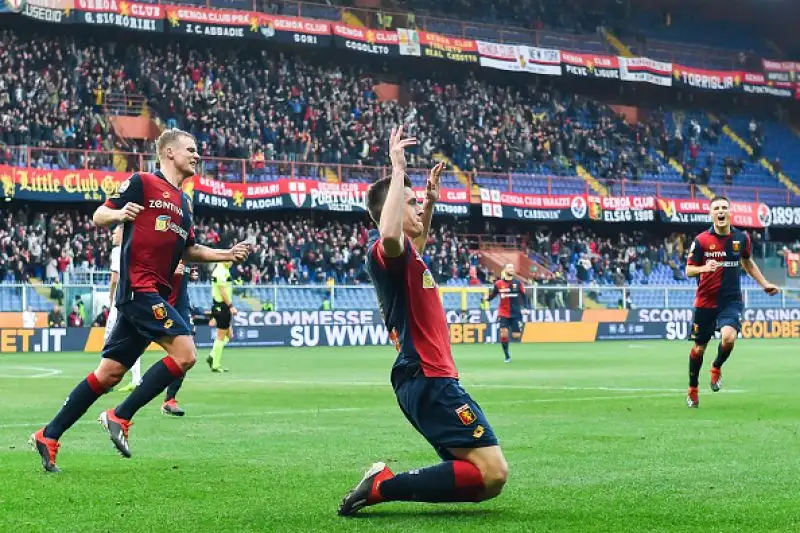 Per i grifoni in gol Lazovic e Piatek oltre all'autorete di Toloi, rigore di Zapata per i bergamaschi.