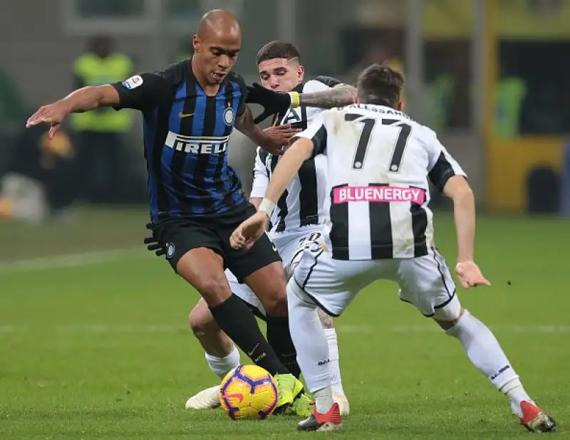 L'Inter si rialza dopo la delusione in Champions e torna a vincere in campionato. I nerazzurri piegano l'Udinese per 1-0 nell'anticipo della sedicesima giornata a San Siro grazie a Mauro Icardi.
