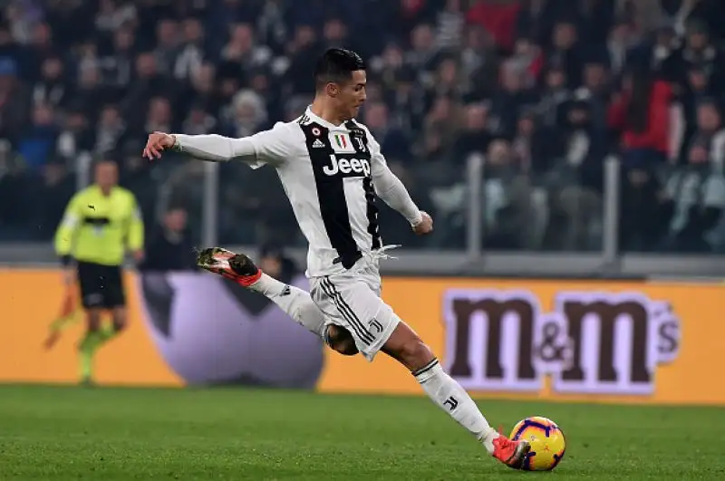 Una rete di Mandzukic nella ripresa piega una buona Inter che aveva colpito un palo nel primo tempo con Gagliardini.