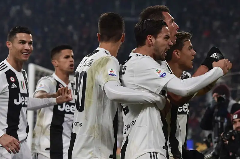 Una rete di Mandzukic nella ripresa piega una buona Inter che aveva colpito un palo nel primo tempo con Gagliardini.