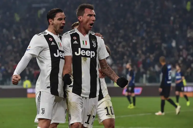 Una rete di Mandzukic nella ripresa piega una buona Inter che aveva colpito un palo nel primo tempo con Gagliardini.