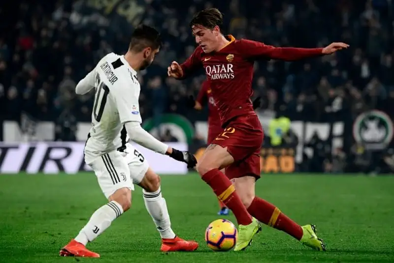 La squadra di Allegri passa in vantaggio nel primo tempo con un colpo di testa di Mandzukic, nella ripresa la buona reazione dei giallorossi non basta.