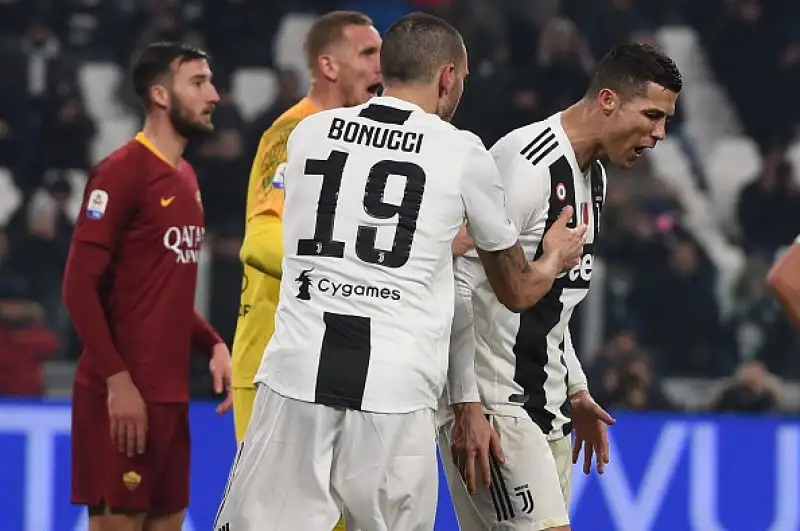 La squadra di Allegri passa in vantaggio nel primo tempo con un colpo di testa di Mandzukic, nella ripresa la buona reazione dei giallorossi non basta.