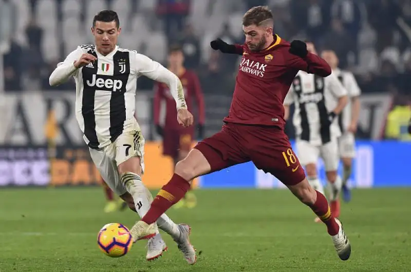 La squadra di Allegri passa in vantaggio nel primo tempo con un colpo di testa di Mandzukic, nella ripresa la buona reazione dei giallorossi non basta.