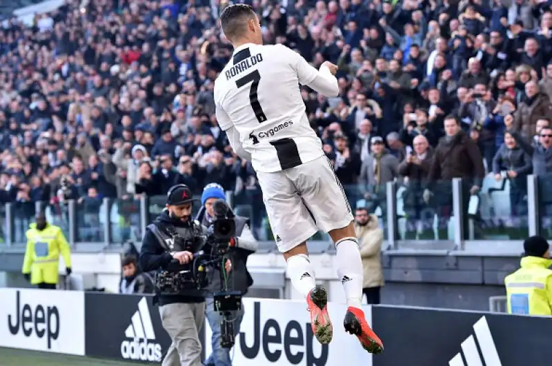 Doppietta di Cristiano Ronaldo per la squadra di Allegri, il solito Quagliarella in gol su rigore per gli ospiti.