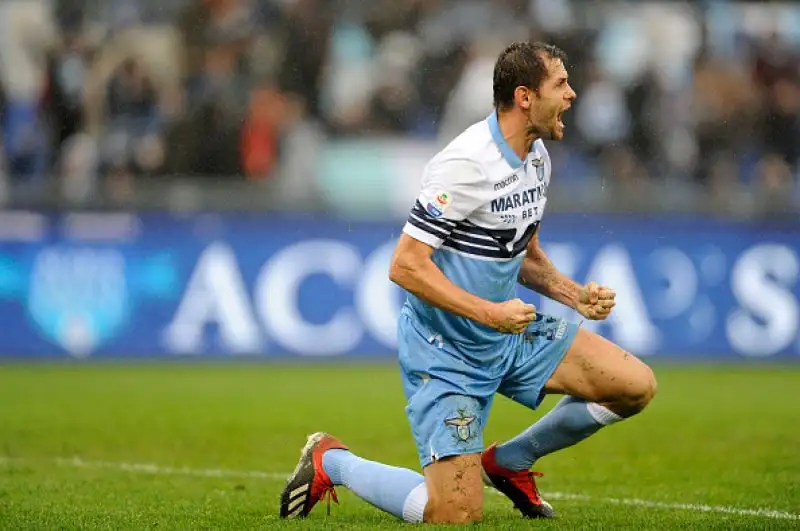 Per i padroni di casa in gol Milinkovic-Savic, Acerbi e Lulic, di Joao Pedro, su rigore, la rete degli ospiti.