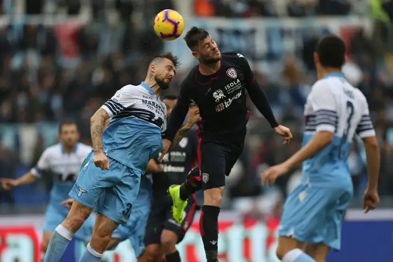 Per i padroni di casa in gol Milinkovic-Savic, Acerbi e Lulic, di Joao Pedro, su rigore, la rete degli ospiti.