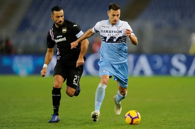 Ospiti in vantaggio con Quagliarella e raggiunti da Acerbi, poi l'incredibile finale con il gol di Immobile al 96' e il pareggio subito dopo di Saponara.