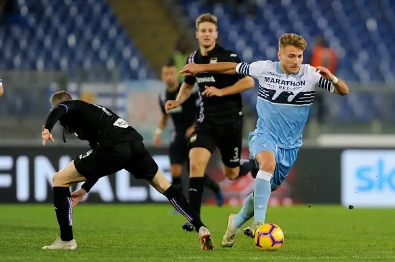 Ospiti in vantaggio con Quagliarella e raggiunti da Acerbi, poi l'incredibile finale con il gol di Immobile al 96' e il pareggio subito dopo di Saponara.